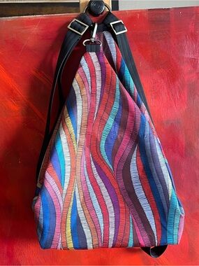 Black Butterfly Multicolor Wave-Pattern Women’s Sling Backpack